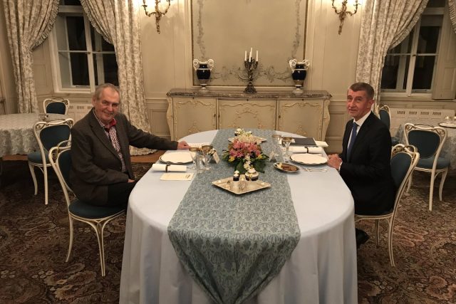 Prezident Miloš Zeman a premiér Andrej Babiš při schůzce v Lánech | foto: Pražský hrad