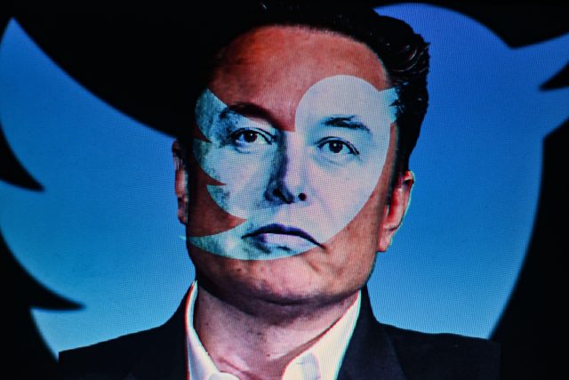 Elon Musk a Twitter | foto: Reuters