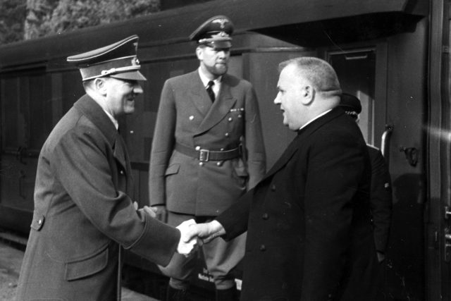 Adolf Hitler a Jozef Tiso | foto: Narodowe Archiwum Cyfrowe