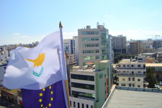 Od roku 1974 rozdělený Kypr vstoupil do Evropské unie v roce 2004,  ale unijní legislativa platí pouze v řecké části ostrova. Severokyperskou tureckou republiku mezinárodně uznává jen Ankara | foto: EUCyprus,  Creative Commons Attribution-Share Alike 3.0 Unported