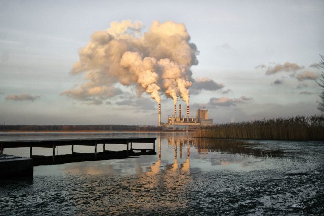 Továrna,  elektrárna,  teplárna,  kouř,  smog,  životní prostředí  (ilustrační foto) | foto: jwvein,  Pixabay License