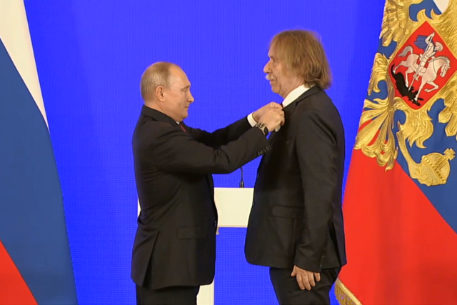 Vladimir Putin předal Jaromíru Nohavicovi v Kremlu Puškinovu medaili | foto: Kremlin.ru