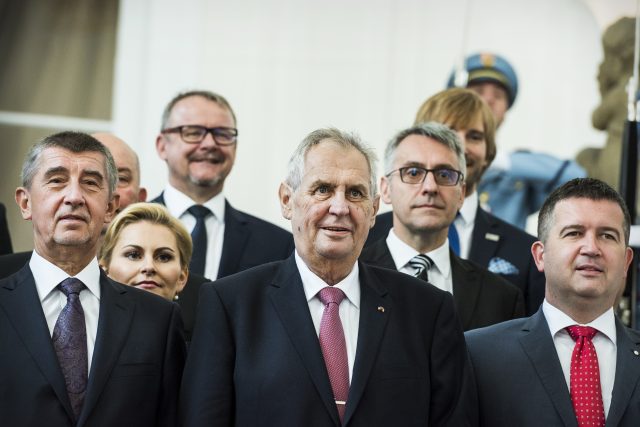 Prezident Miloš Zeman s koaliční vládou ANO a ČSSD | foto: Michaela Danelová,  iRozhlas