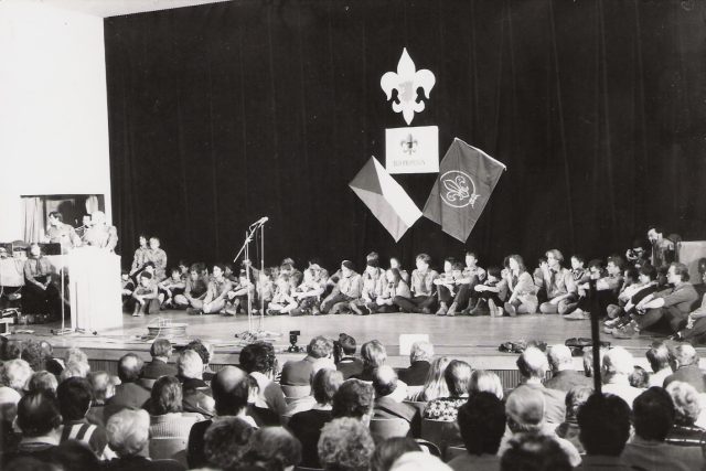 Obnovovací setkání v Městské knihovně v Praze,  2. prosince 1989 | foto: Skautský archiv