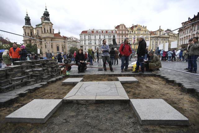 Obnova Mariánského sloupu na Staroměstském náměstí. | foto: Michal Kamaryt,  ČTK