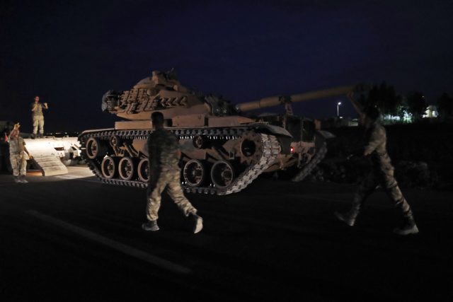 Fotografie z noční operace turecké armády v severní Sýrii | foto: AP/ČTK