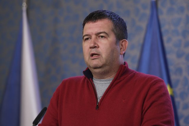 Ministr vnitra a vicepremiér Jan Hamáček z ČSSD po mimořádném jednání vlády 15. března 2020 | foto: Ondřej Deml,  ČTK