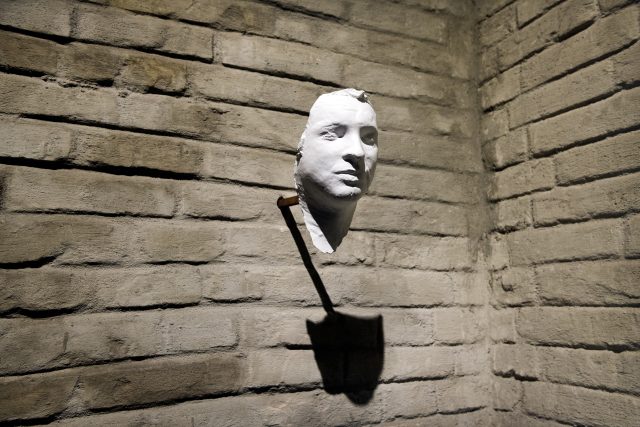 Posmrtná maska Jana Palacha,  kterou 19. ledna 1969 vytvořil Olbram Zoubek | foto: Michaela Danelová,  iROZHLAS.cz