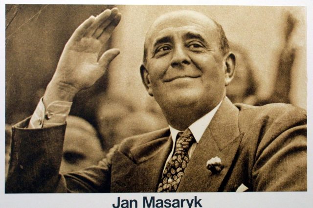 První poválečný ministr zahraničí Jan Masaryk zemřel v noci z 9. na 10. března 1948 po pádu z okna svého služebního bytu v Černínském paláci | foto: MICHAL KLÍMA / MAFRA,  Profimedia