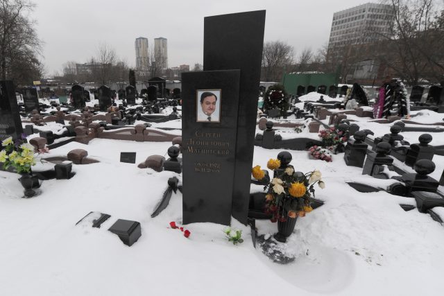 Hrob Sergeje Magnitského na moskevském hřbitově. | foto: Fotobanka Profimedia