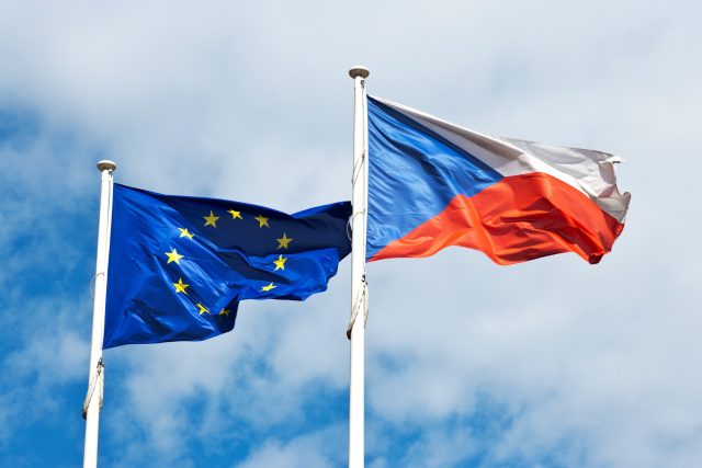 Vlajky EU a Česka | foto: Profimedia