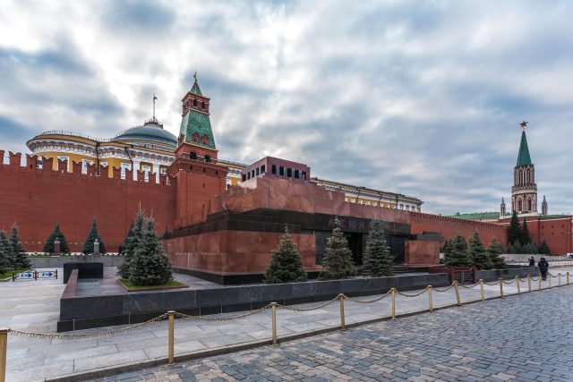 Mauzoleum u Kremlu,  ve kterém leží Leninovi nabalzamované ostatky | foto: Fotobanka Profimedia