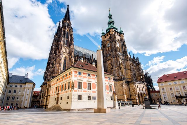 Dominantou třetího nádvoří Pražského hradu je katedrála svatého Víta | foto: Profimedia