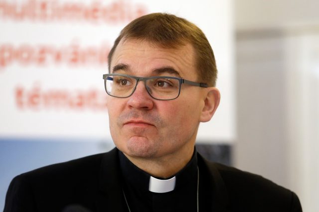 Plzeňský biskup a bývalý kaplan Armády České republiky Tomáš Holub | foto: Jan Handrejch / Právo,  Fotobanka Profimedia