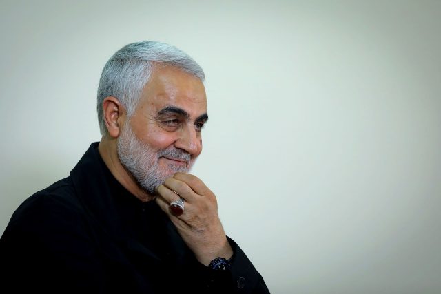 Kásem Solejmání,  velitel íránských elitních jednotek,  na fotografii z října 2019. Na snímku je vidět výrazný prsten,  který nosil na levé ruce | foto: Profimedia