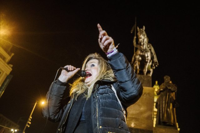 Jana Peterková na demonstraci proti protikoronavirovým opatřením 1. ledna 2021 | foto: Petr Topič,  Profimedia