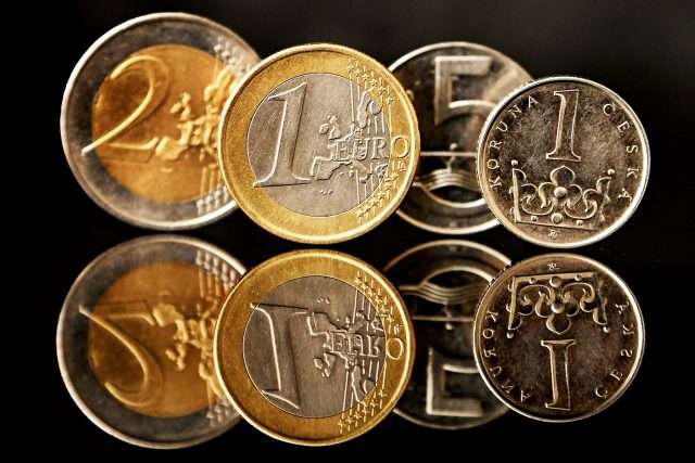 Euro,  česká koruna  (ilustrační foto) | foto: Petr Švancara,  ČTK