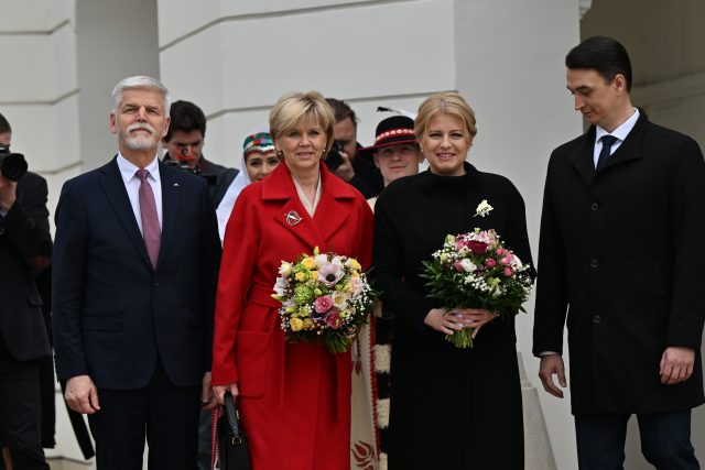 Prezident Petr Pavel s manželkou Evou na jeho první zahraniční návštěvě na Slovensku | foto: Šálek Václav,  ČTK