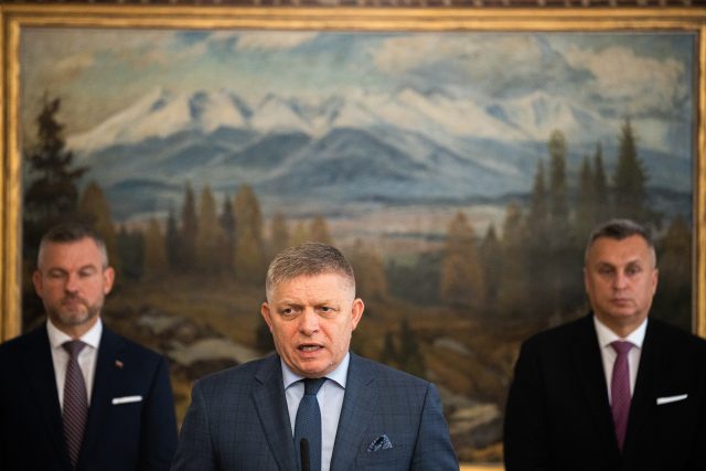 Zleva Peter Pellegrini  (Hlas),  Robert Fico  (Směr) a Andrej Danko  (SNS) | foto: Profimedia