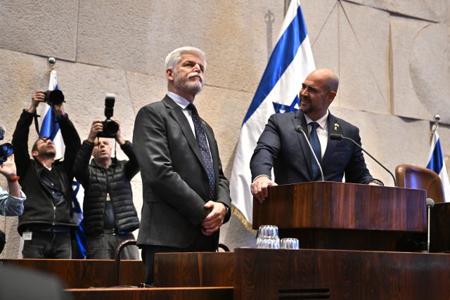 Petr Pavel si prohlíží Kneset s jeho předsedou Amirem Ohanou | foto: Michaela Říhová,  ČTK