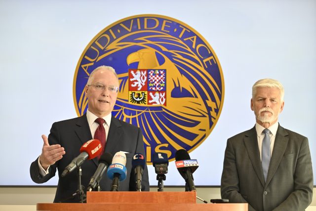 Šéf BIS Michal Koudelka a prezident Petr Pavel na setkání v sídle tajné služby | foto: Michal Kamaryt,  ČTK