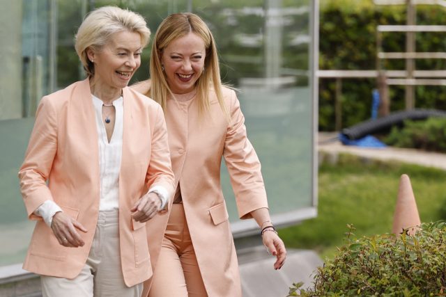 Šéfka Evropské komise Ursula von der Leyenová a Giorgia Meloniová na summitu G7 v Hirošimě | foto:  Ludovic Marin,  AFP / Profimedia