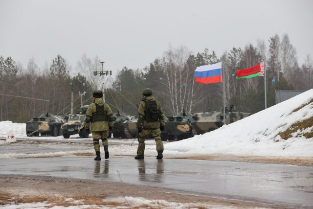 Společné vojenské cvičení Ruska a Běloruska: manévry se konají v blízkosti západní hranice Běloruska s Polskem a Litvou a také u jižních hranic s Ukrajinou | foto: Reuters