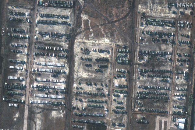 Satelitní snímky ukazují ruské vojenské síly v městečku Soloti poblíž hranic s Ukrajinou  (prosinec 2021) | foto: Reuters/Maxar Technologies