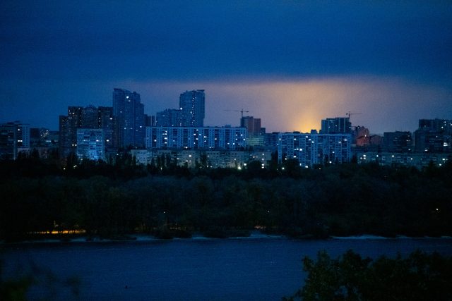 Ranní pohled na východní část Kyjeva.Od čtvrtka  začíná Ukrajina omezovat dodávky elektrické energie | foto: René Volfík,  iROZHLAS.cz