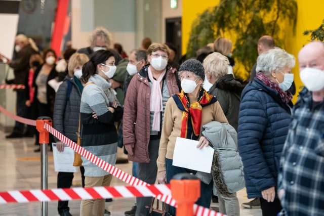 Jak efektivní je spolupráce vlády a Národního institutu pro zvládání pandemie?  (ilustrační foto) | foto: René Volfík,  iROZHLAS.cz