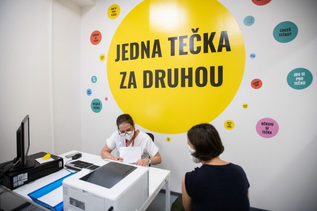 Za poslední měsíc rozdali zdravotníci přes 229 tisíc dávek vakcíny. | foto: René Volfík,  iROZHLAS.cz