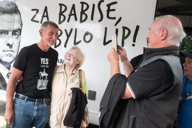 Andrej Babiš na předvolebním mítinku v Čelákovicích. | foto: René Volfík,  iRozhlas