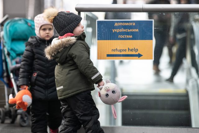 Ukrajinští uprchlíci přijeli vlakem z Přemyšle na Hlavní nádraží v Praze. | foto: René Volfík,  iROZHLAS.cz