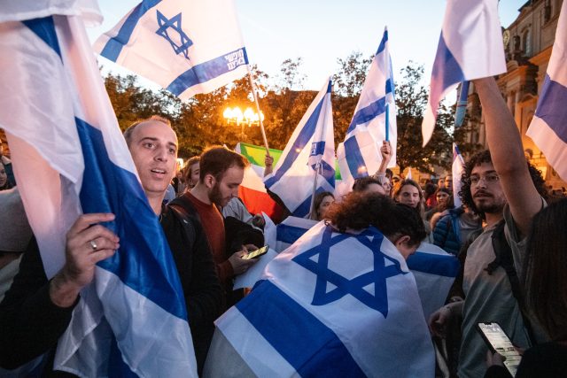 Demonstrace na podporu Izraele v Praze na Staroměstském náměstí | foto: René Volfík,  iROZHLAS.cz