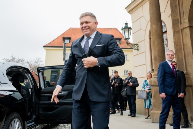 Slovenský premiér Robert Fico se za demonstranty i vydal | foto: Zuzana Jarolímková,  iROZHLAS.cz