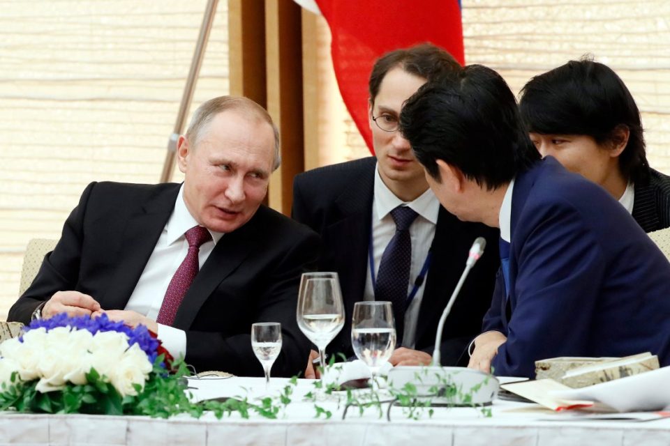 Putin na návštěvě Japonska | foto: Reuters