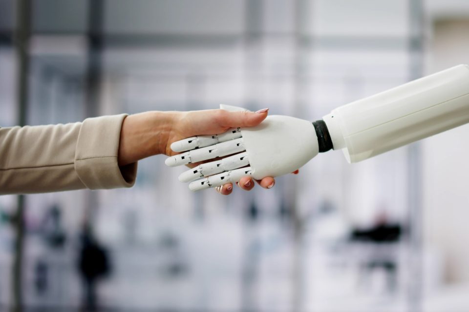 Člověk a robot | foto: Shutterstock