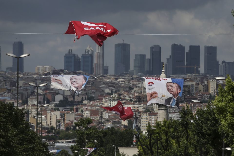 Turecko čekají prezidentské a parlamentní volby | foto:  Emrah Gurel,  ČTK/AP