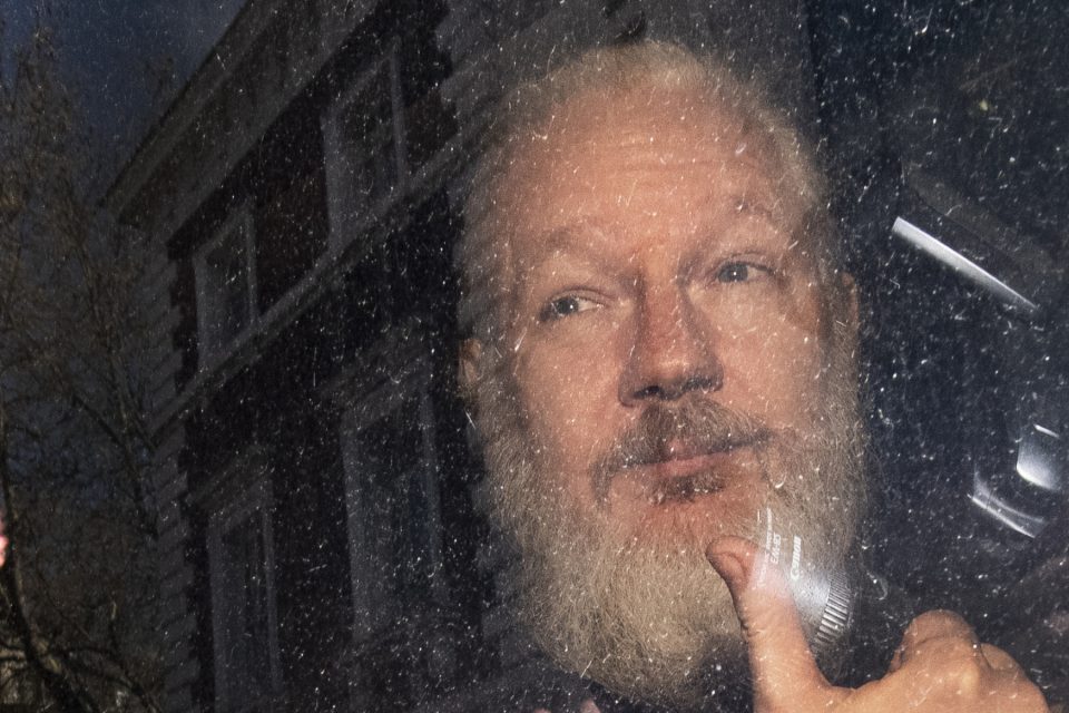 Julian Assange byl zatčen na ekvádorském velvyslanectví v Londýně. | foto: Victoria Jones,  ČTK/AP