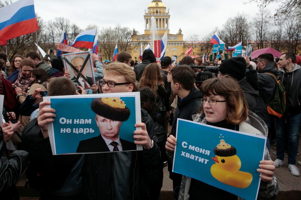 Demonstranti v Petrohradu. | foto: Anton Vaganov,  Reuters