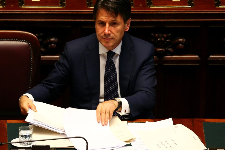 Nový italský premiér Giuseppe Conte při schvalování důvěry svého kabinetu. | foto: Tony Gentile,  Reuters
