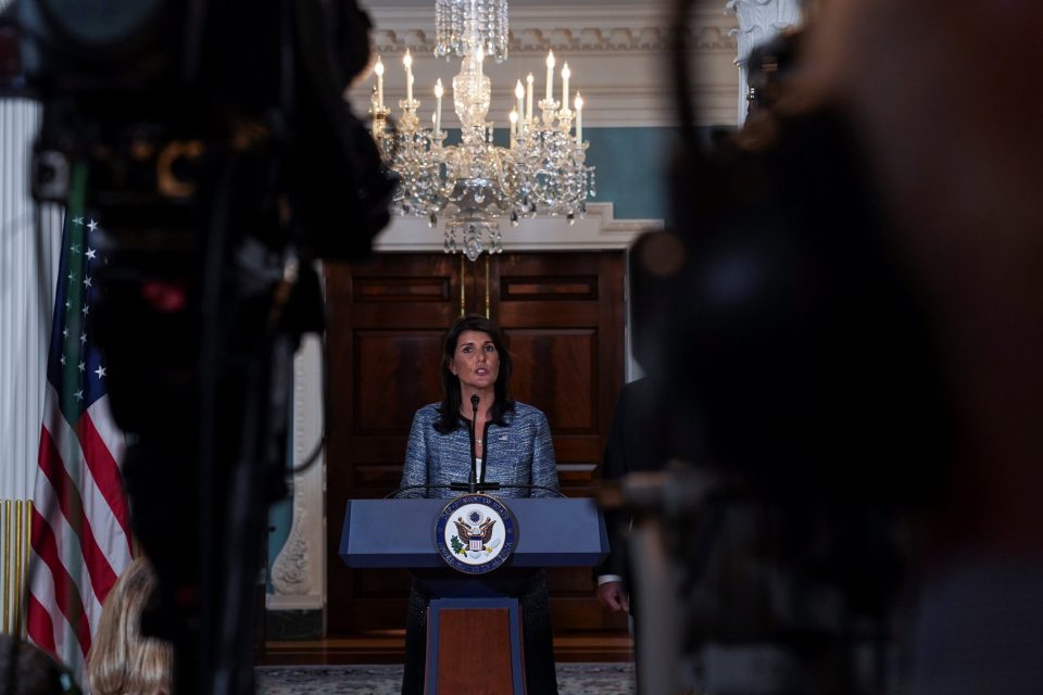 Nikki Haleyová,  americká velvyslankyně při OSN,  po oznámení vstoupení USA z Rady OSN pro lidská práva. | foto: Toya Sarno Jordan,  Reuters
