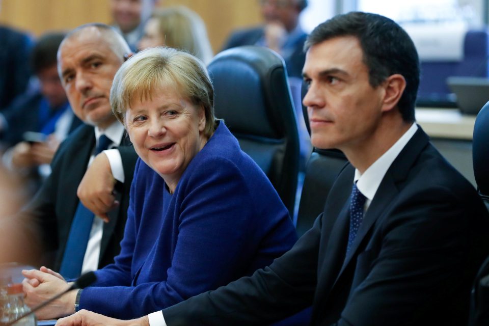 Německá kancléřka Angela Merkelová a španělský premiér Pedro Sánchez na minisummitu k migraci,  který byl svolán do Bruselu. | foto: Yves Herman,  Reuters