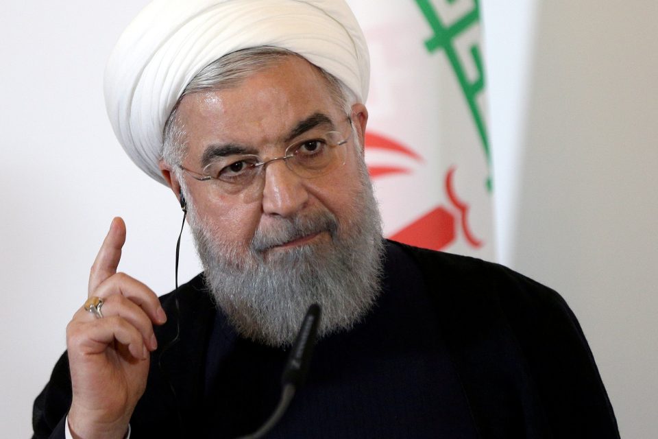 Íránský prezident Hasan Rúhání ve své první reakci po smrti Sulejmáního označil americký útok za „zbabělý čin“ a slíbil odplatu. | foto: Reuters