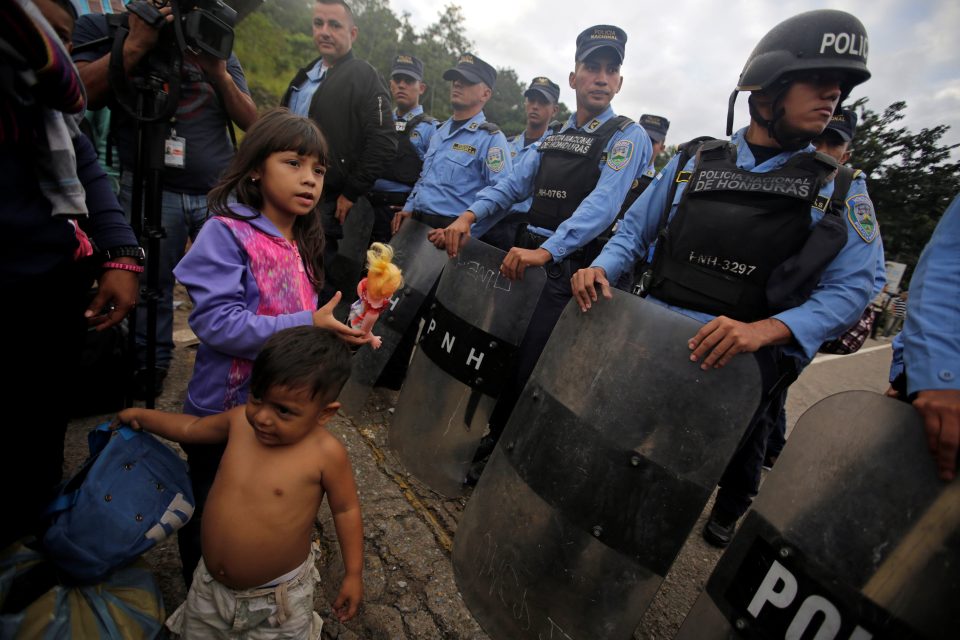 Karavany migrantů pořádají nevládní organizace ze středoamerických zemí už řadu let | foto: Jorge Cabrera,  Reuters