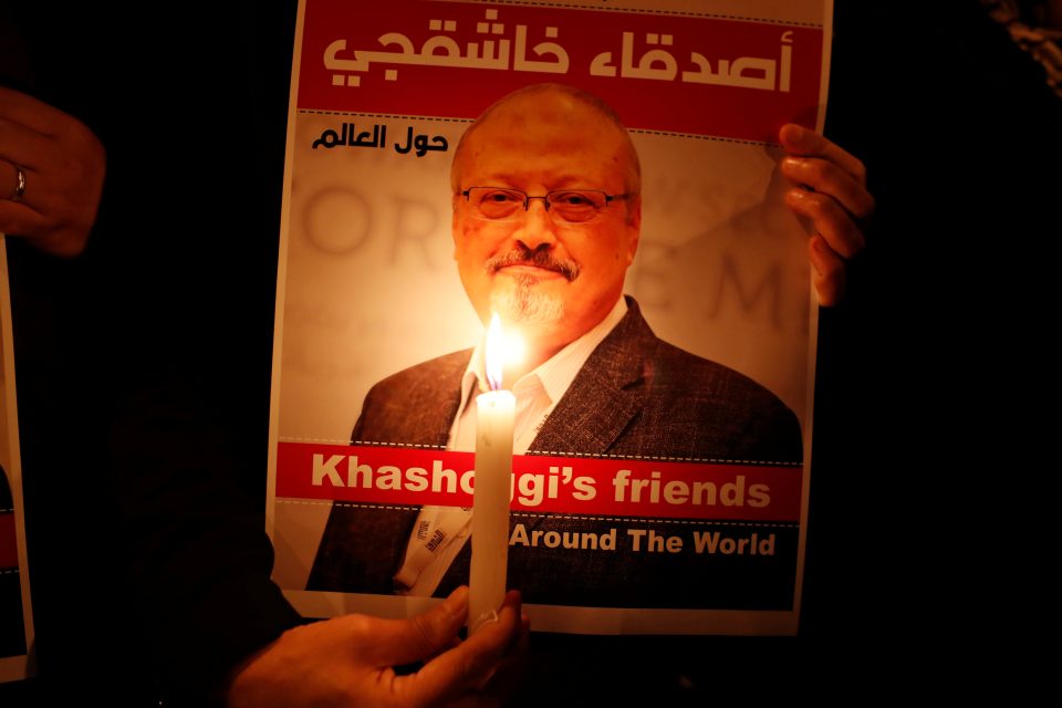 Plakát se zavražděným saúdskoarabským novinářem Džamálem Chášukdžím | foto: Osman Orsal,  Reuters