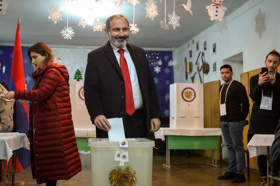 Předčasné parlamentní volby vyhrál s přehledem blok Můj krok úřadujícího premiéra Nikola Pašinjana | foto: Vahram Baghdasaryan,  Reuters