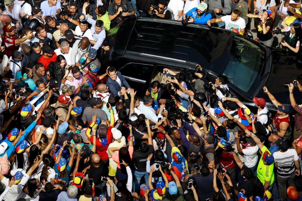 Šéf opozicí ovládaného parlamentu Guaidó se tento měsíc prohlásil úřadující hlavou státu a podporu mu vyjádřila řada zemí regionu i Spojené státy.  | foto: Reuters