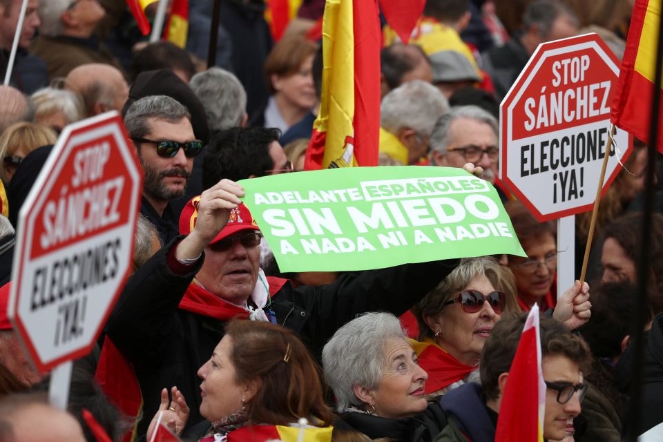 Nedělní protesty v Madridu. | foto: Sergio Perez,  Reuters