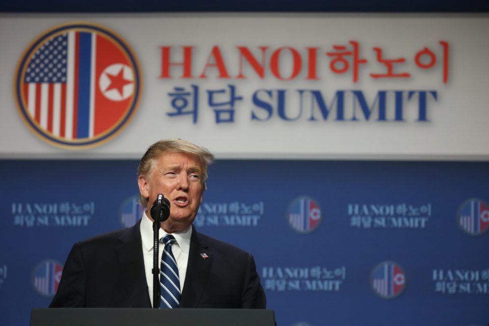 Americký prezident Donald Trump na tiskové konferenci po jednání na summitu v Hanoji | foto: Leah Millis,  Reuters